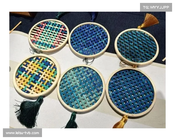 手工艺人毛线钩织网球文创热销，日销量超千元